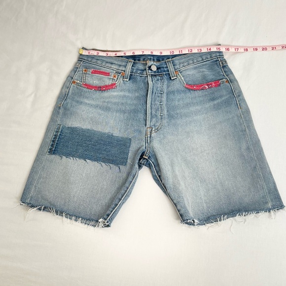 Levi's 501 Shorts Women's Size 32 Blue Denim High Rise Button Fly - Picture 3 of 10